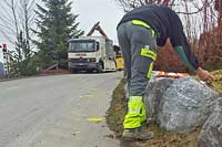 thumb 5 … zum 34 m weit entfernten Abwasserschacht auf der andern Seite der Strasse